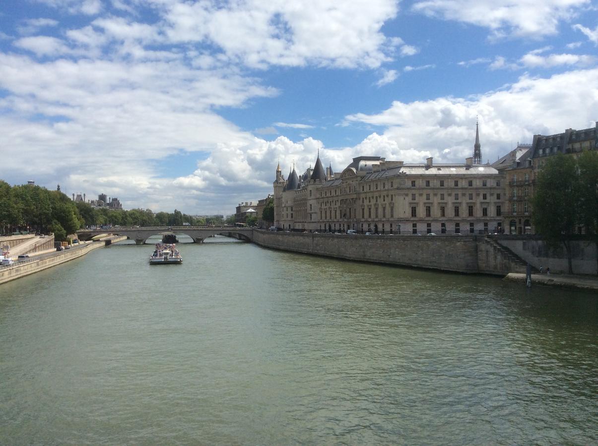 Two Bedroom Luxury - Balcony With View Of Notre Dame *