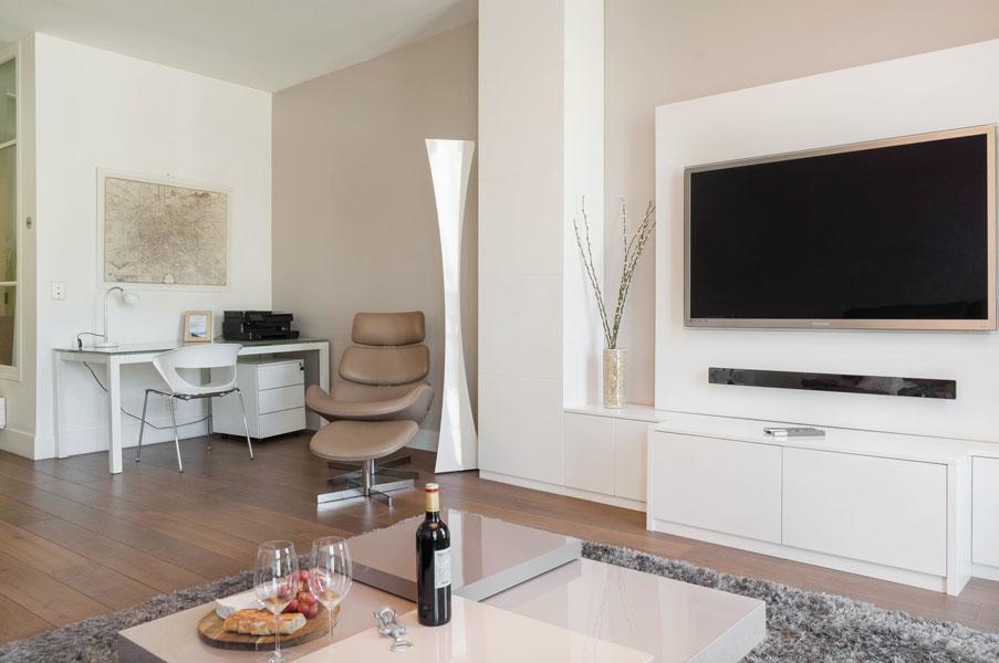 Two Bedroom Luxury - Balcony With View Of Notre Dame Apartment