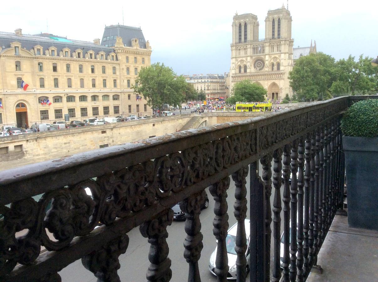 Two Bedroom Luxury - Balcony With View Of Notre Dame