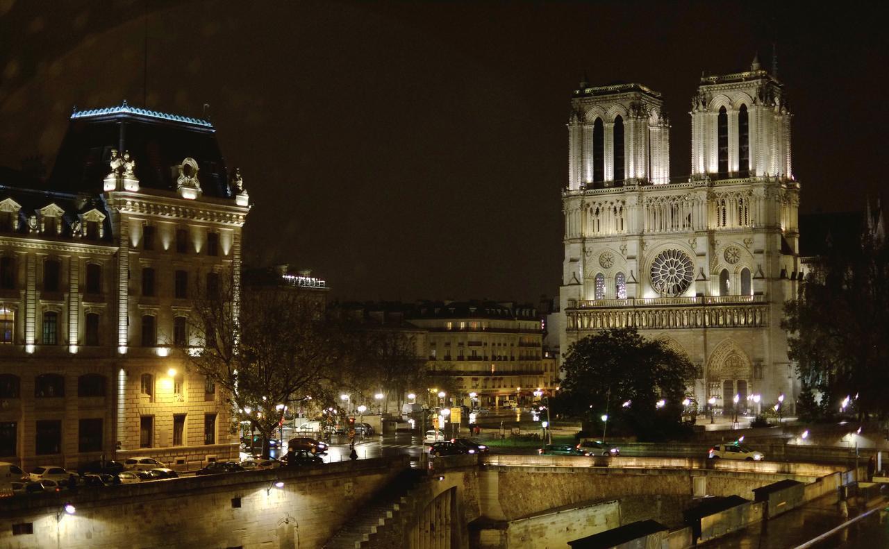 Apartment Two Bedroom Luxury - Balcony With View Of Notre Dame