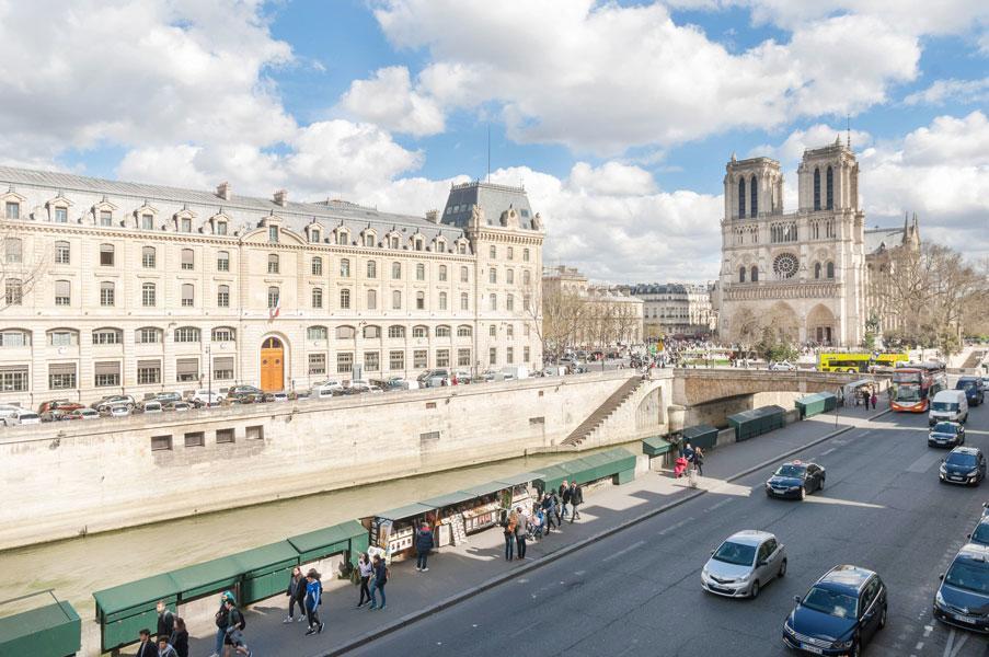 Two Bedroom Luxury - Balcony With View Of Notre Dame