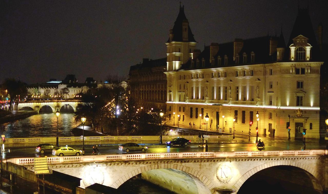 Apartment Two Bedroom Luxury - Balcony With View Of Notre Dame