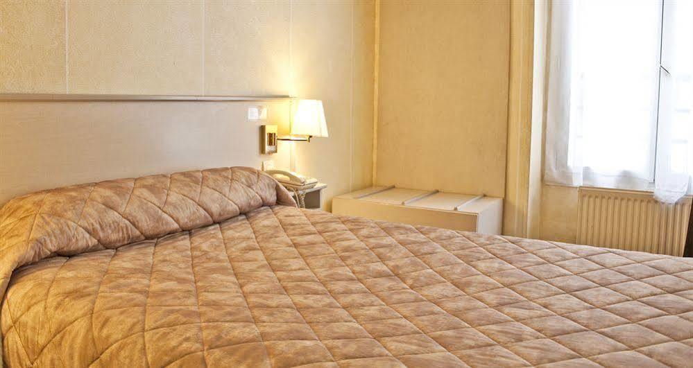 Hotel Restaurant Au Boeuf Couronne Paris