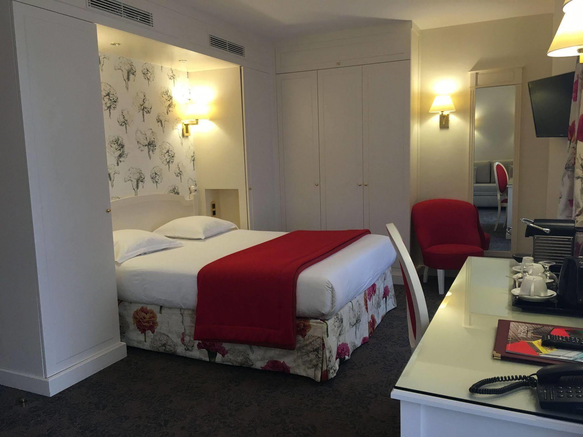 Hotel Queen Mary 4*