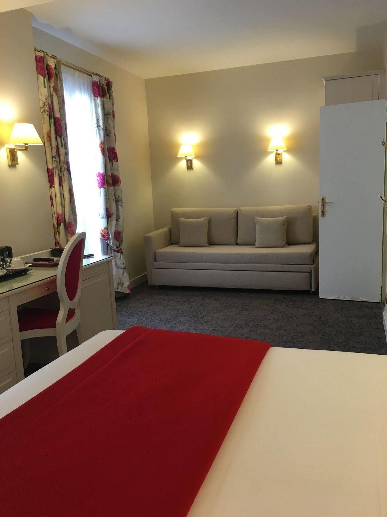 Hotel Queen Mary 4*
