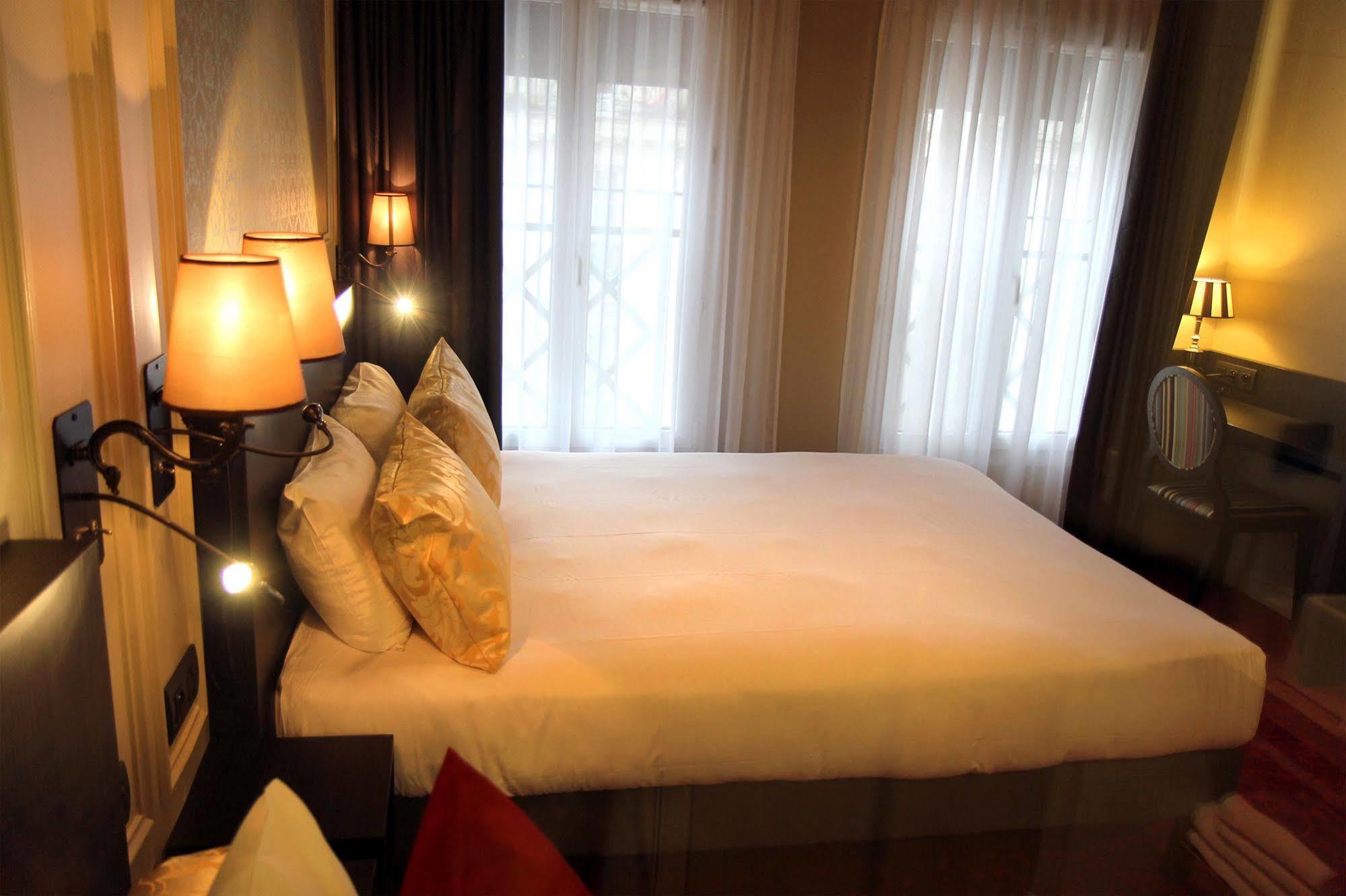 Western Le Montmartre - Saint Pierre 3*