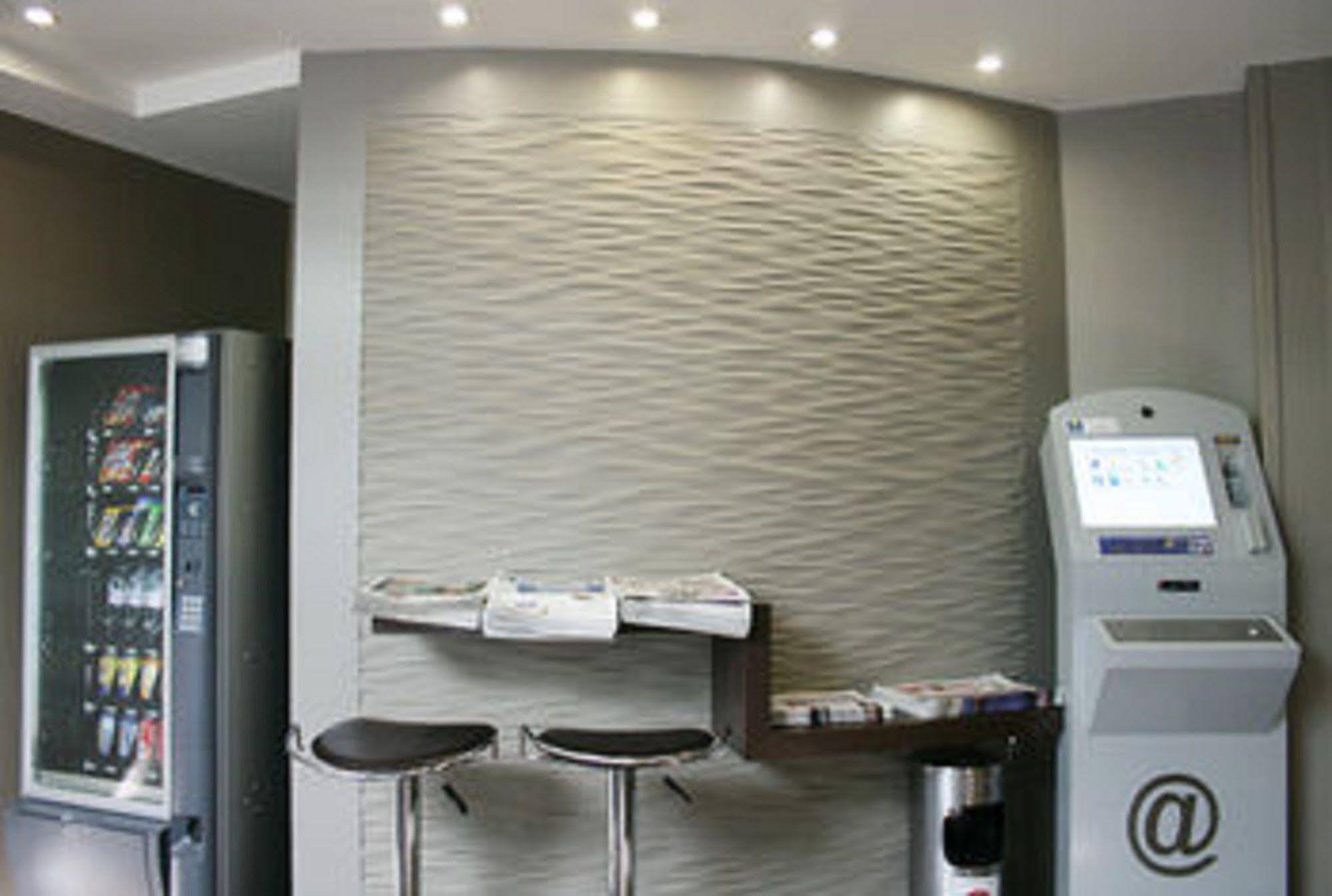 Hotel Western Le Montmartre - Saint Pierre 3*