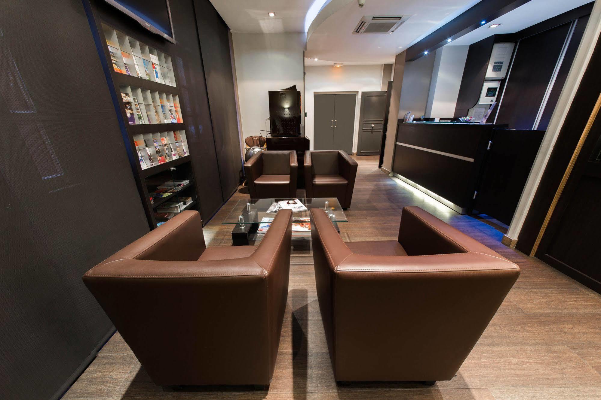 Victor Masse Hotel 2*