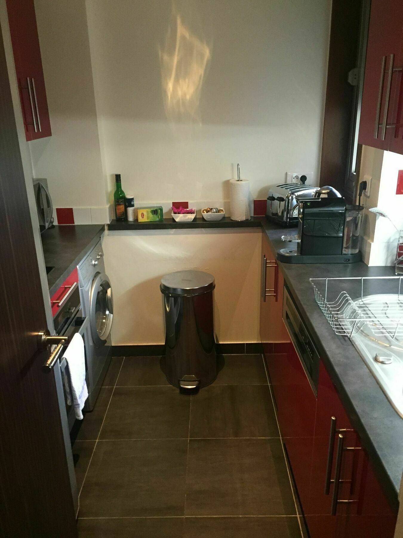 Short Apartment *