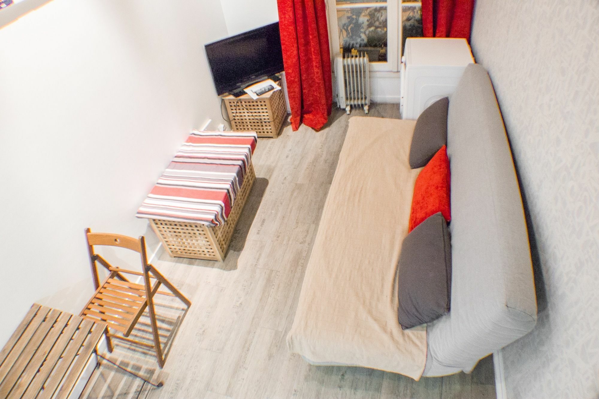 Petit Pompidou Apartment Paris