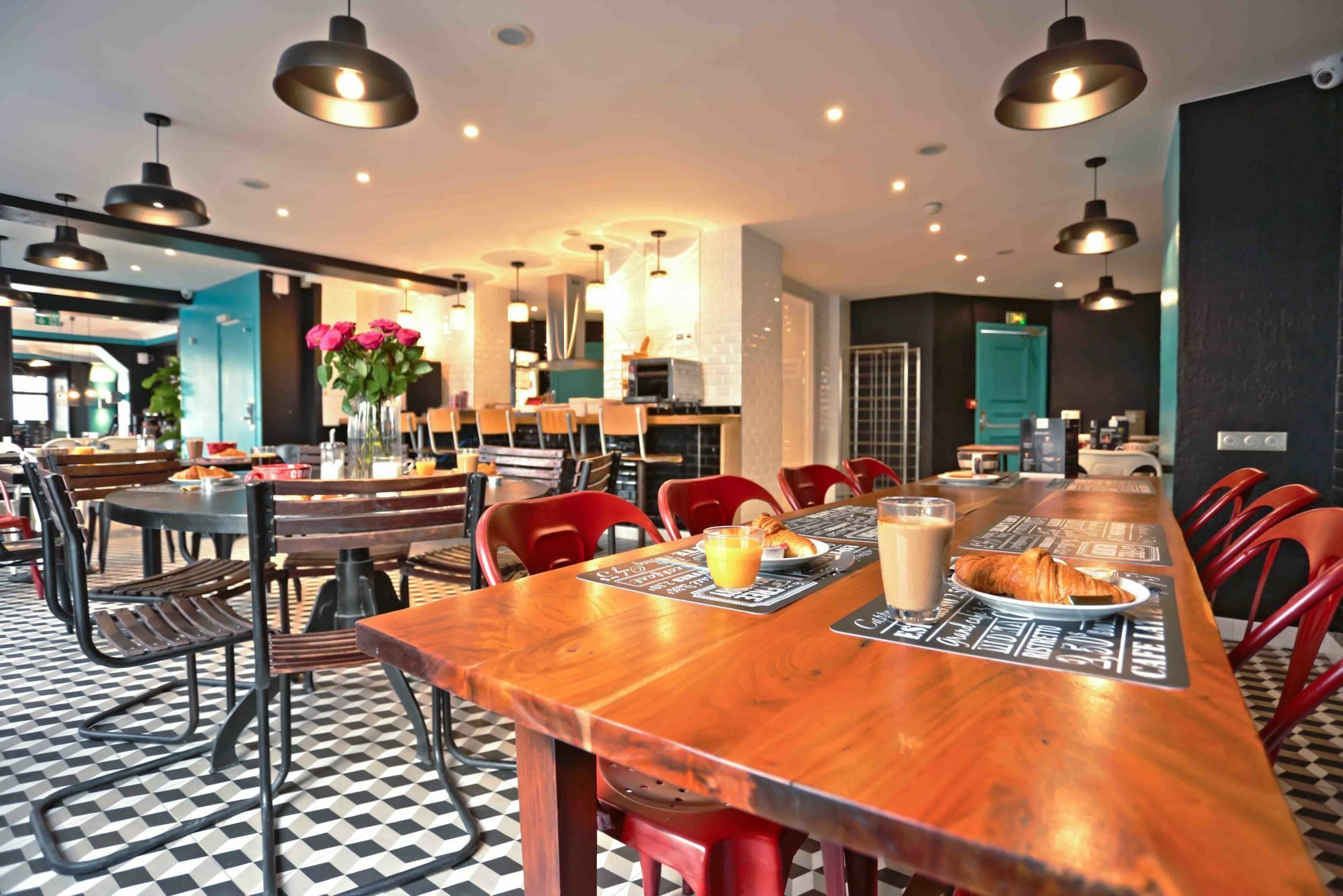 Arty Porte De Versailles By River Hostel