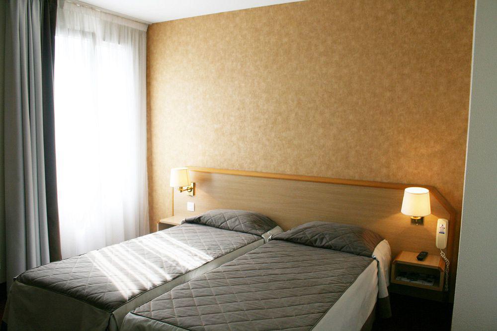Hotel Western Le Montmartre - Saint Pierre 3*