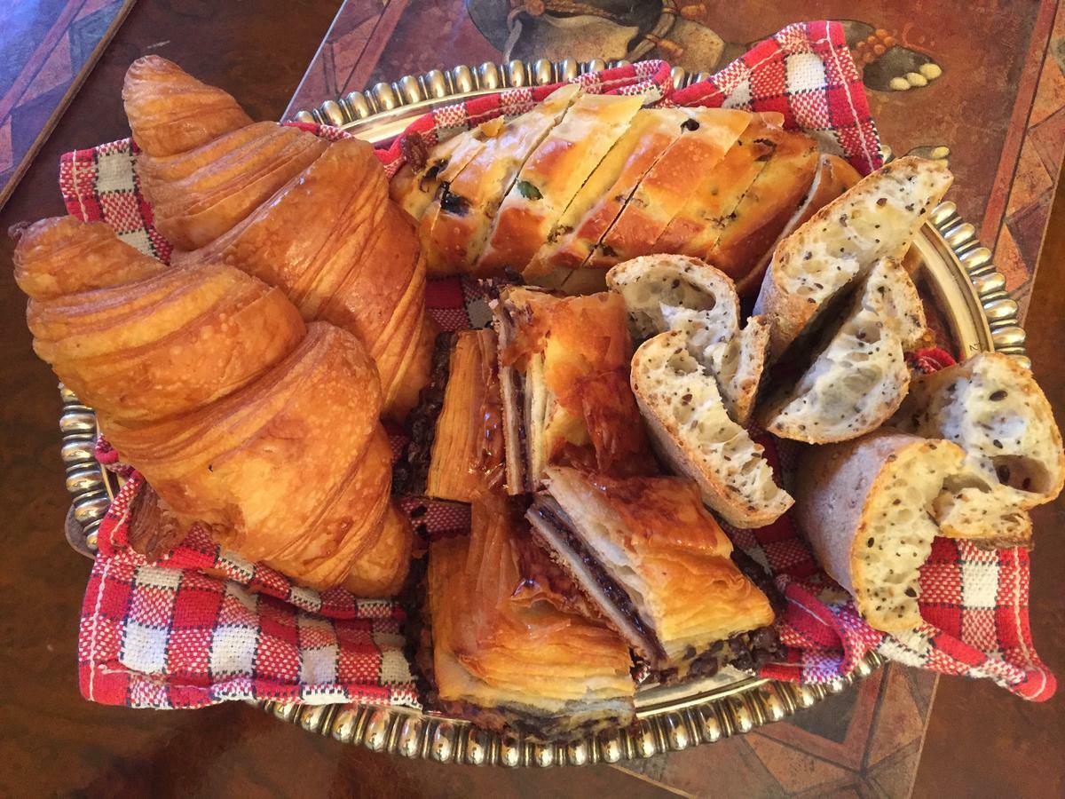 52 Clichy - D'hotes Bed & Breakfast Paris