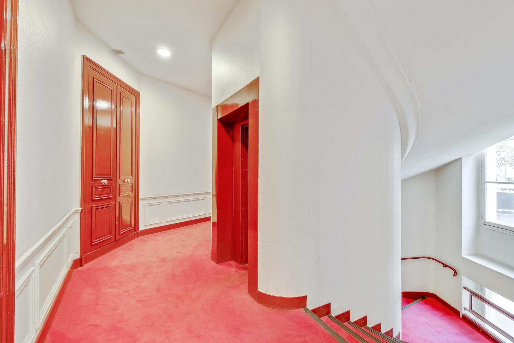 Luxury Louvre Apartment