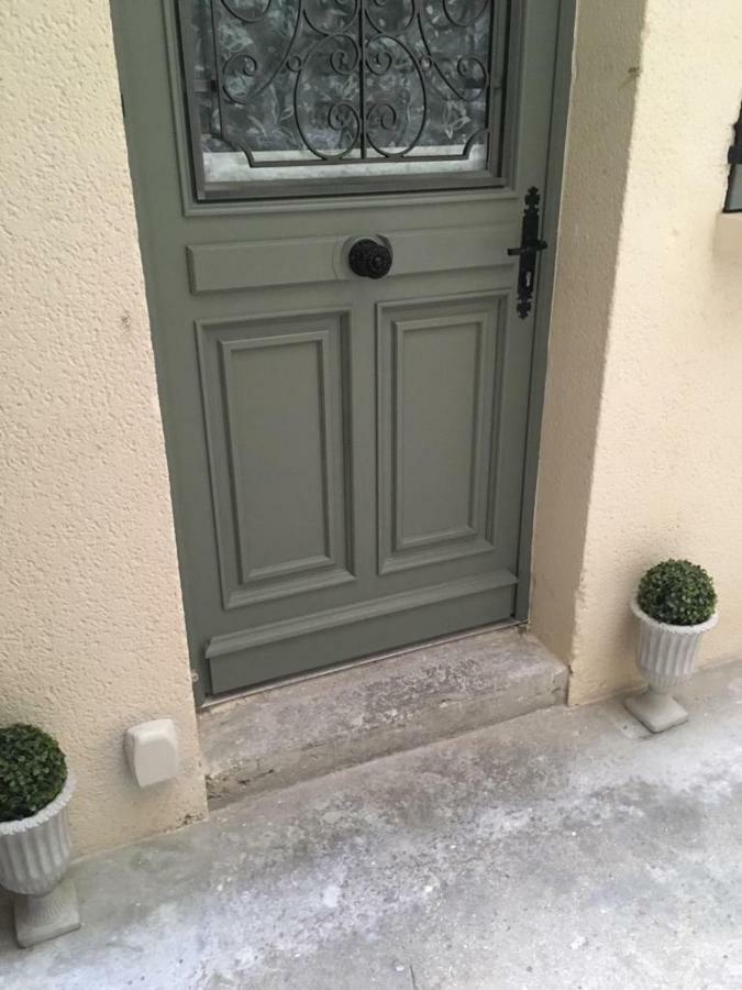 Superb Tiny House In Heart Of 1st! Apartment