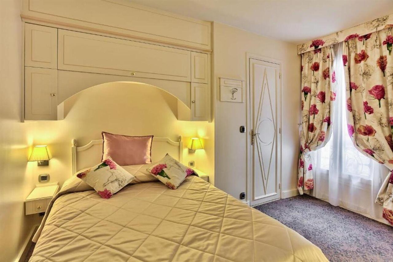 Queen Mary Paris