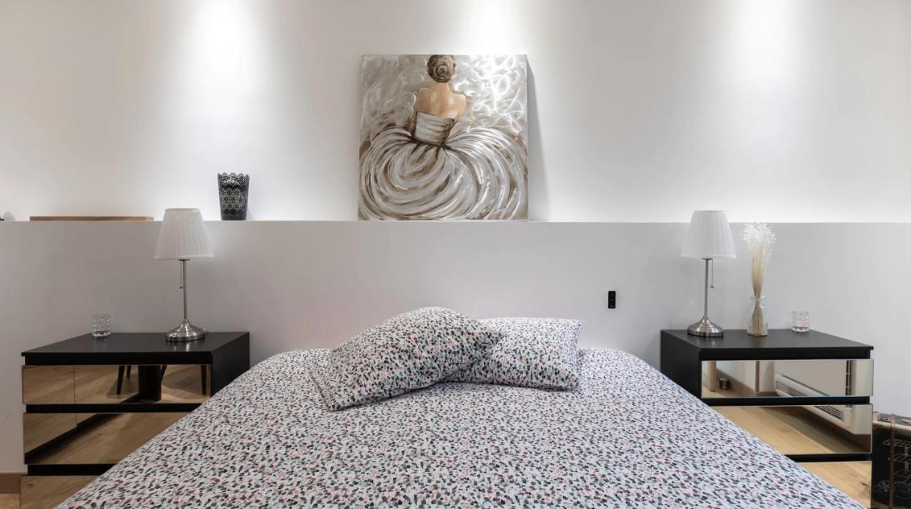 Apartment 3-bedroom Quai Des Grands Augustins Paris