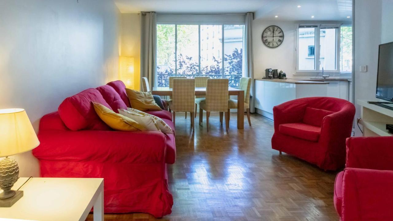 Aparthotel - Spacious 3 Flat For Families - 3 Minutes From Metro Station