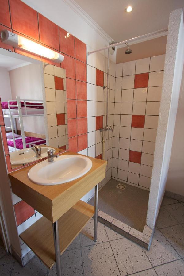Bastille Hostel *