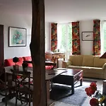 Apartment Close Canal Saint Martin