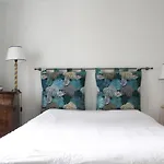 Apartment Close Canal Saint Martin