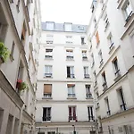 Functional Apartment Near Montmartre