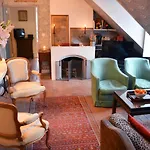 Charming Studio Near Louvre