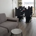 Beau Studio Renove 30M2 Balcon Vue Paris+Parking