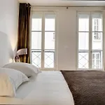 Appartement Champs-Elysées Montaigne - HALA PARIS