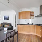 Charming Flat With Balcony In The Centre Of Paris - Welkeys