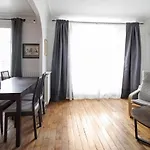 Charming Flat With Balcony In The Centre Of Paris - Welkeys