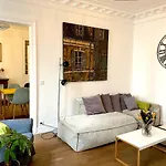 Real Parisian Apartment With 2 Bedrooms And Ac