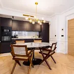 Newly Rebuilt By Architect - Center Of Paris