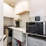 Abbesses - Superbe Appartement Avec Cheminees