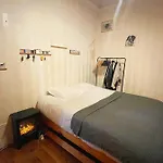 Appartement Typique en plein Coeur de Paris vue tour Eiffel et tour Montparnasse