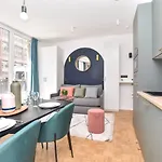 Charming And Cosy Flat Next To The Eiffel Tower