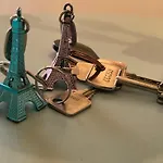 Paris Petit Appartement Lumineux Et Atypique