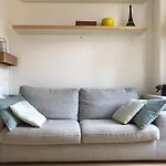 Paris Petit Appartement Lumineux Et Atypique