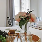 Buttes Chaumont - Sunny 2P Apartment