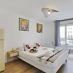 Buttes Chaumont - Sunny 2P Apartment
