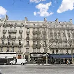 Delightful Studio With Eiffet Tower View Close To Champs Elysee Avenue & Alma Bridge