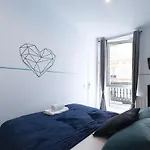 Green Apartment Near Montmartre And Opera