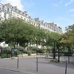 Refurbished Design Flat -near Champs-Elysées Paris