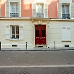 Superb & Calm Flat Near Champs Elysees In Paris - Welkeys