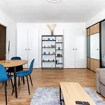 Home Suite Home Montaigne Place de l\'Alma