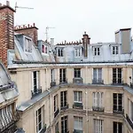 Charmant studio au cœur des Champs Elysées