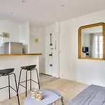 Charming Apartment In Paris