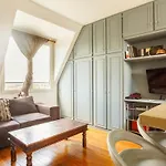 Beautiful Apartment With A View Of Eiffel Tower In Center Paris
