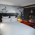 Snob Hotel