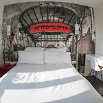 Le Glam\'s Hotel